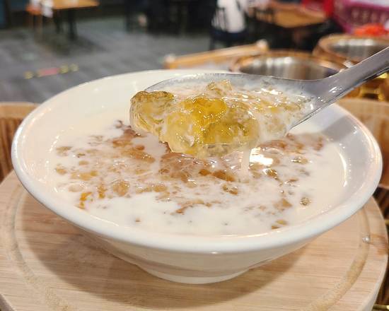 P1. Local Fresh Milk Stewed Peach Gum 鮮奶燉桃膠